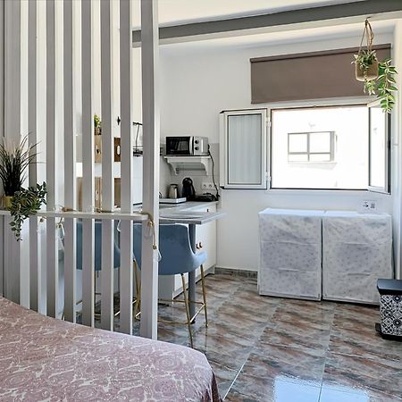 Habitaciones Privadas Cerca De La Playa Y Aeropuerto En Casa Compartida Con Otros Huespedes Playa Honda  Exteriör bild