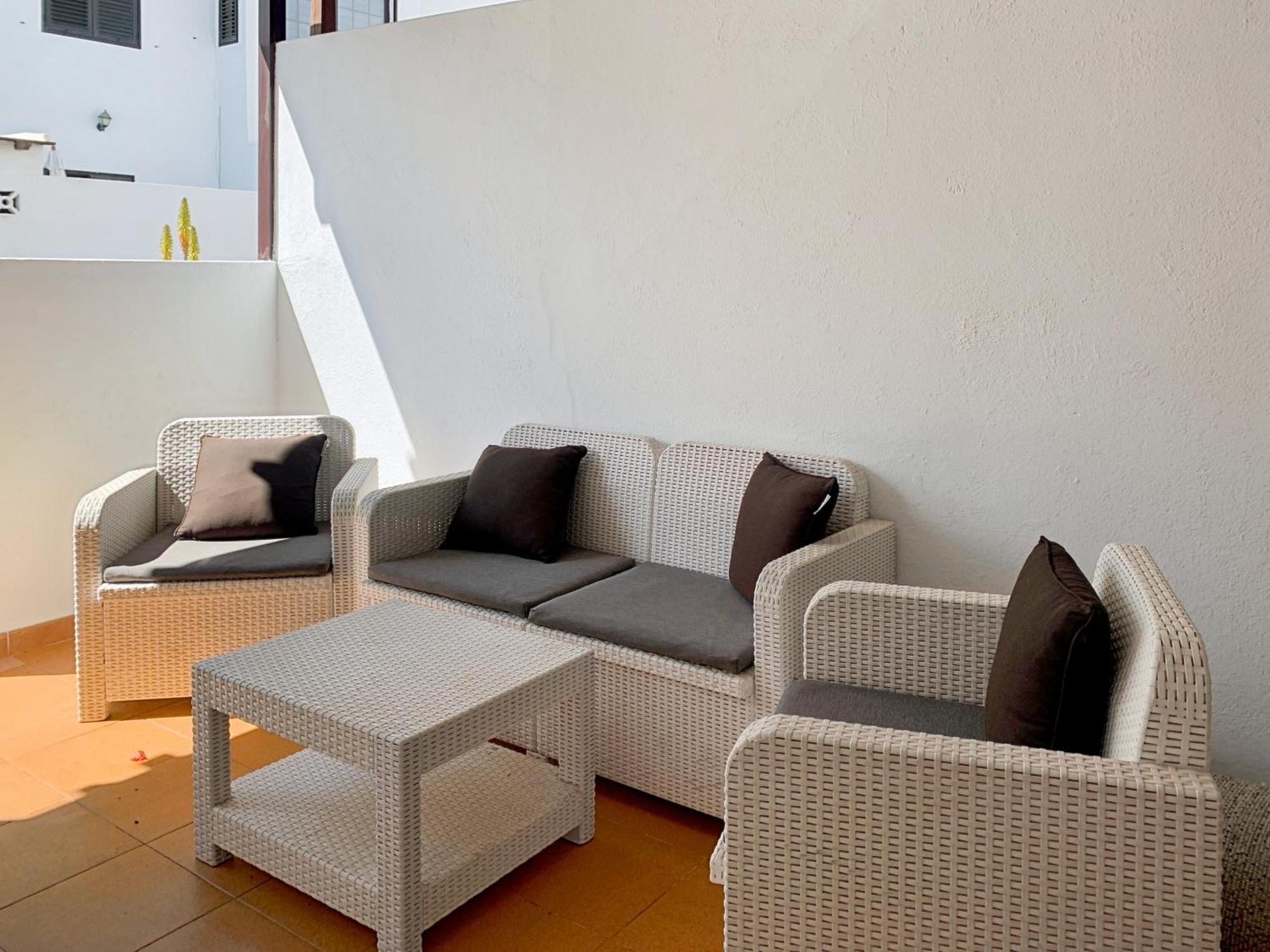 Habitaciones Privadas Cerca De La Playa Y Aeropuerto En Casa Compartida Con Otros Huespedes Playa Honda  Exteriör bild