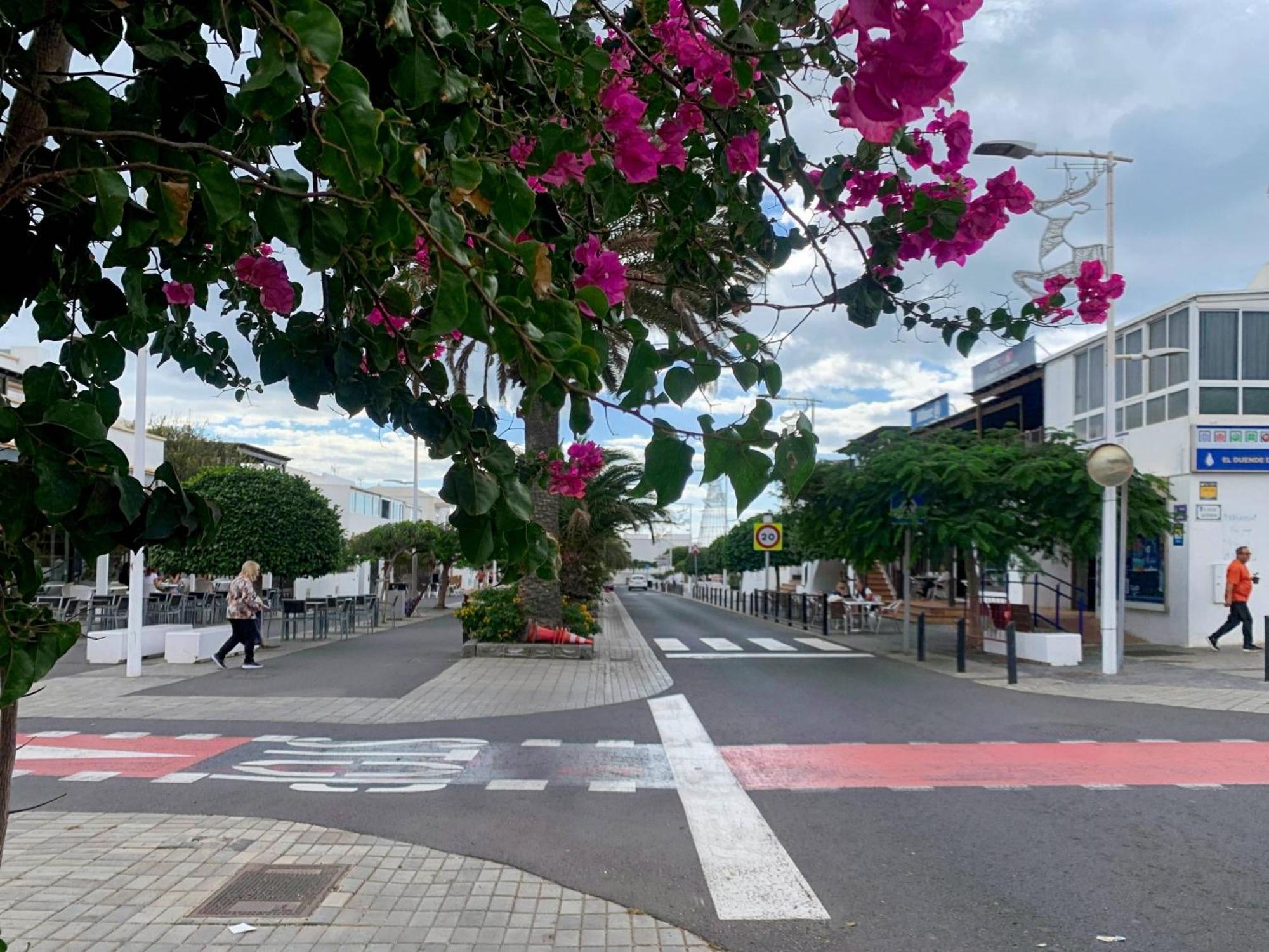 Habitaciones Privadas Cerca De La Playa Y Aeropuerto En Casa Compartida Con Otros Huespedes Playa Honda  Exteriör bild