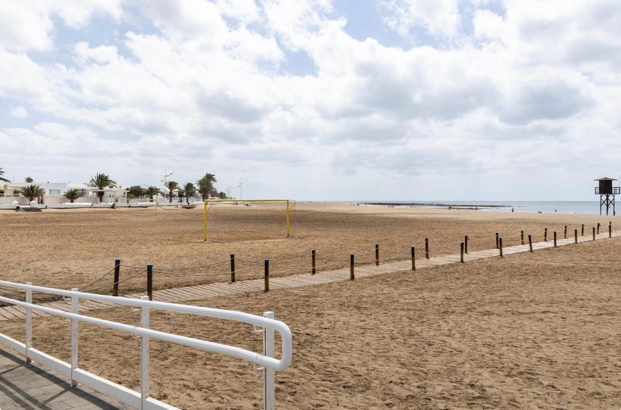 Habitaciones Privadas Cerca De La Playa Y Aeropuerto En Casa Compartida Con Otros Huespedes Playa Honda  Exteriör bild
