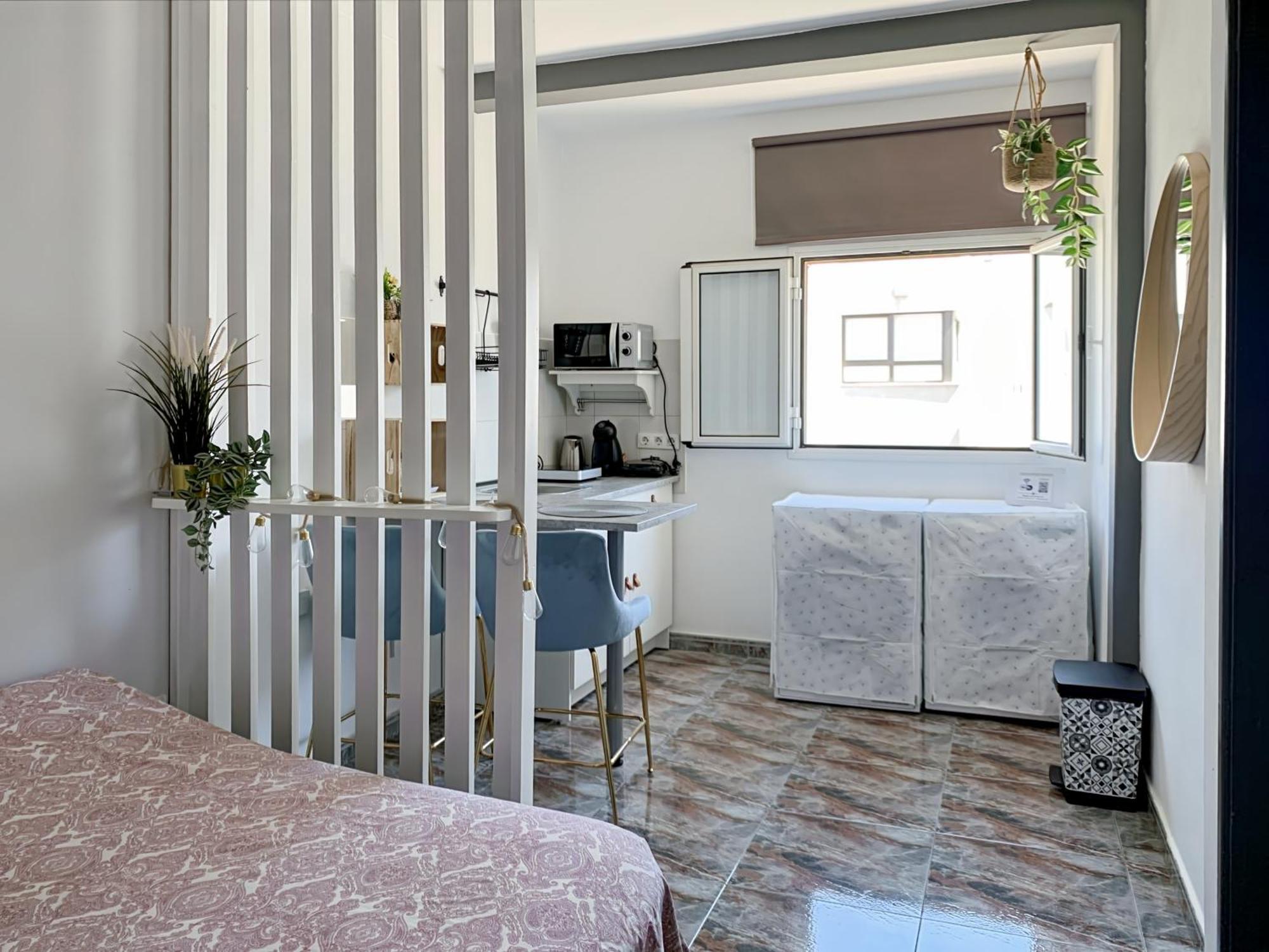 Habitaciones Privadas Cerca De La Playa Y Aeropuerto En Casa Compartida Con Otros Huespedes Playa Honda  Exteriör bild
